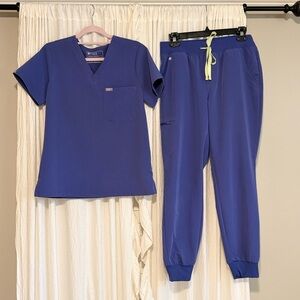 Figs Scrub Set Catarina top (small) and Zamora bottom (medium regular) Wayfarer